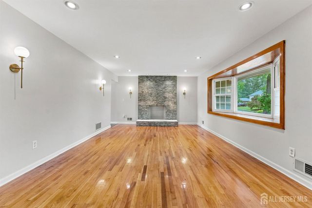 4 Redcoat Drive, East Brunswick, NJ 08816