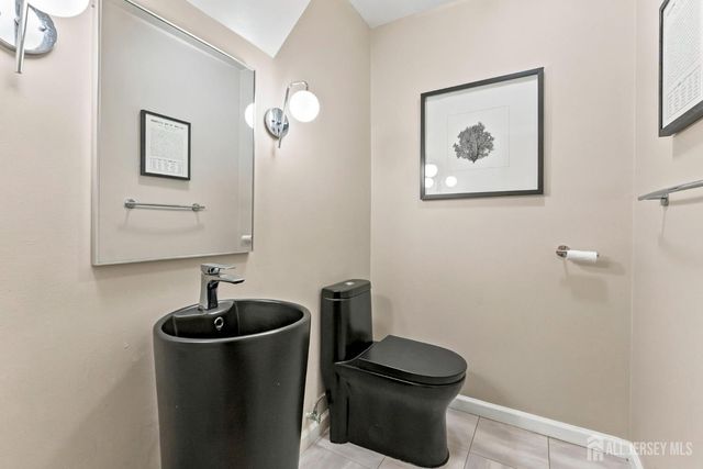 4 Redcoat Drive, East Brunswick, NJ 08816