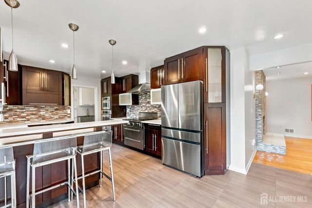 4 Redcoat Drive, East Brunswick, NJ 08816