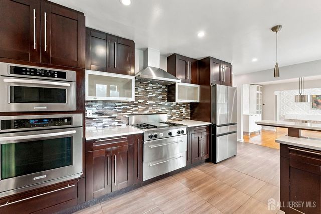 4 Redcoat Drive, East Brunswick, NJ 08816