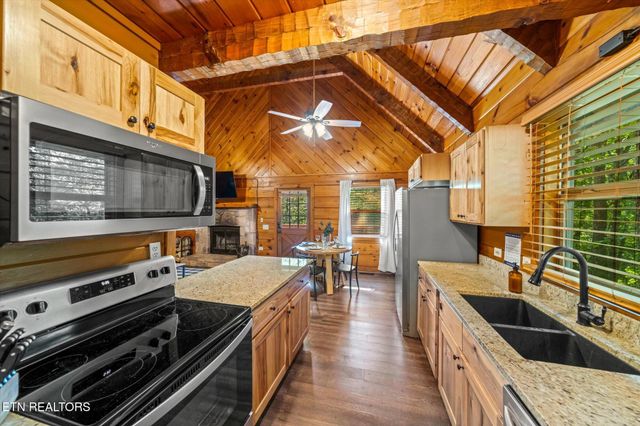 4372 Boogertown Rd 2, Sevierville, TN 37876