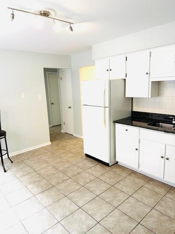 10425 S Hale Avenue 1A, Chicago, IL 60643