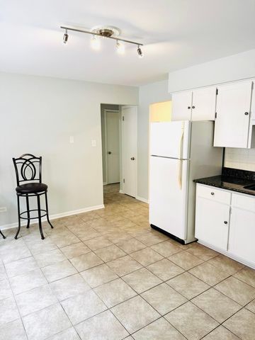 10425 S Hale Avenue 1A, Chicago, IL 60643