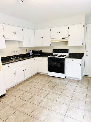 10425 S Hale Avenue 1A, Chicago, IL 60643