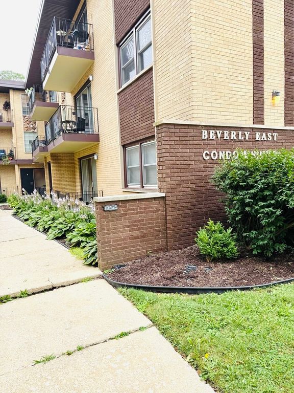 10425 S Hale Avenue 1A, Chicago, IL 60643