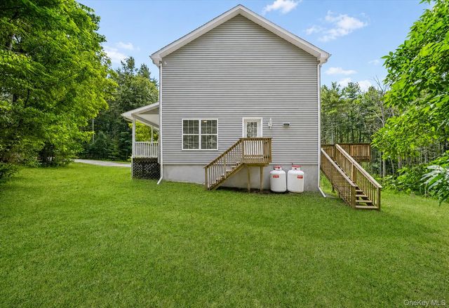 142 Split Rock Drive, Barryville, NY 12719