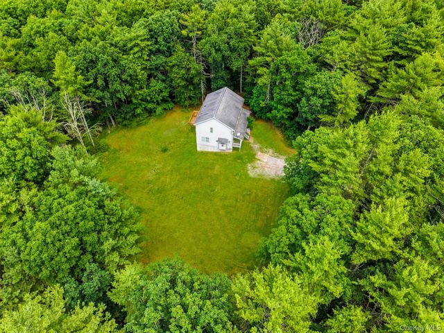 142 Split Rock Drive, Barryville, NY 12719