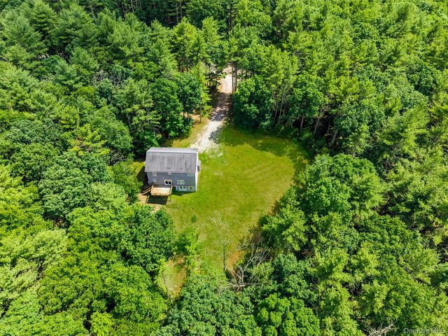 142 Split Rock Drive, Barryville, NY 12719