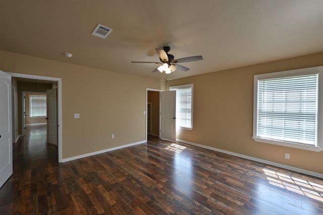 1300 W 28th Avenue, Pine Bluff, AR 71603