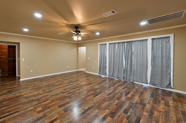 1300 W 28th Avenue, Pine Bluff, AR 71603