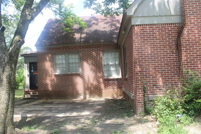 1300 W 28th Avenue, Pine Bluff, AR 71603