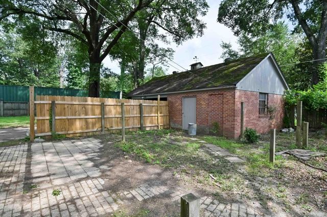 1300 W 28th Avenue, Pine Bluff, AR 71603