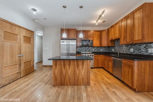 3932 S Lake Park Avenue 2N, Chicago, IL 60653