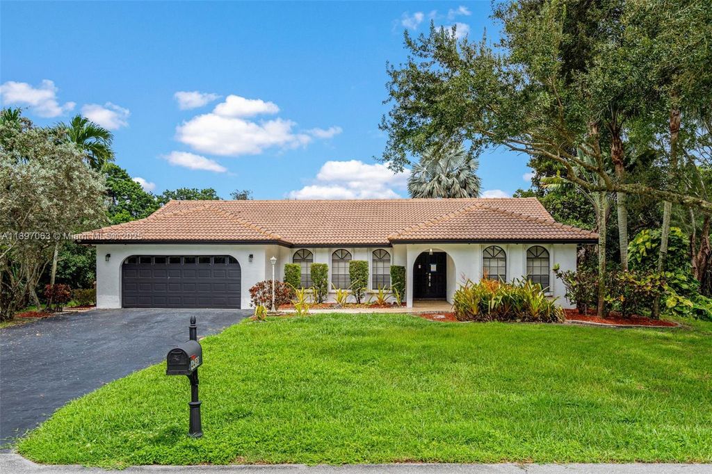 4490 SW 105th Ave, Davie, FL 33328