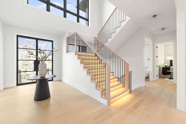 28 Cottonwood Rd, Newton, MA 02459