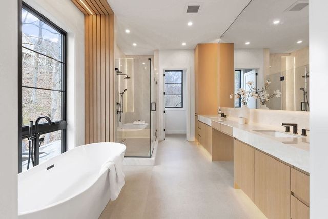 28 Cottonwood Rd, Newton, MA 02459