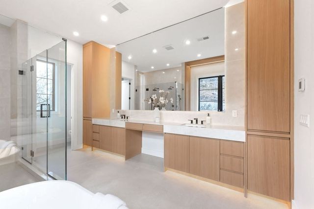 28 Cottonwood Rd, Newton, MA 02459