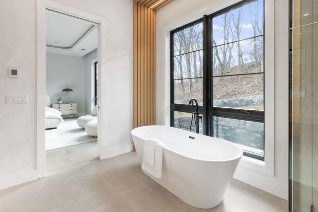 28 Cottonwood Rd, Newton, MA 02459