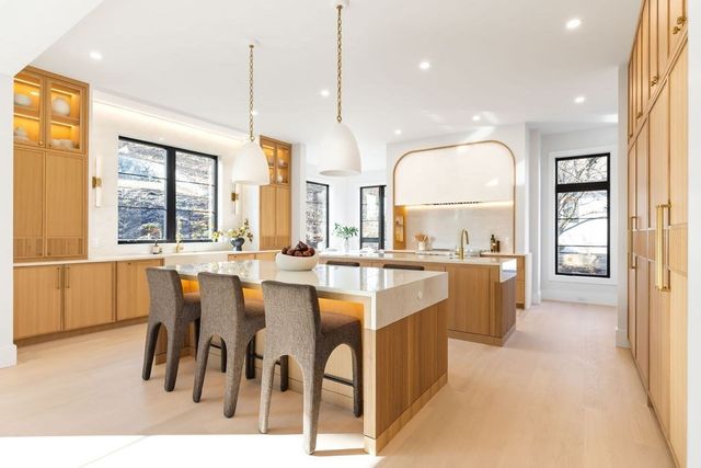 28 Cottonwood Rd, Newton, MA 02459