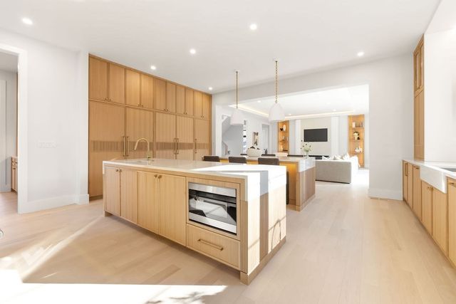 28 Cottonwood Rd, Newton, MA 02459