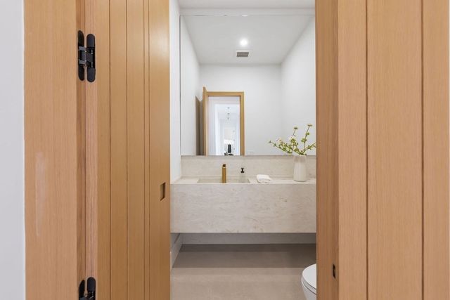 28 Cottonwood Rd, Newton, MA 02459