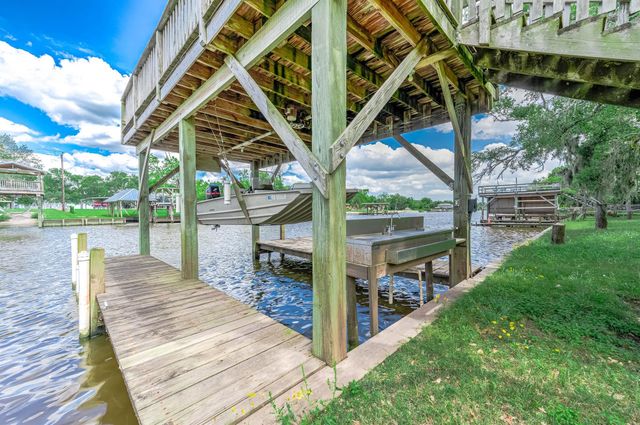 875 Private Road 652, Sargent, TX 77414