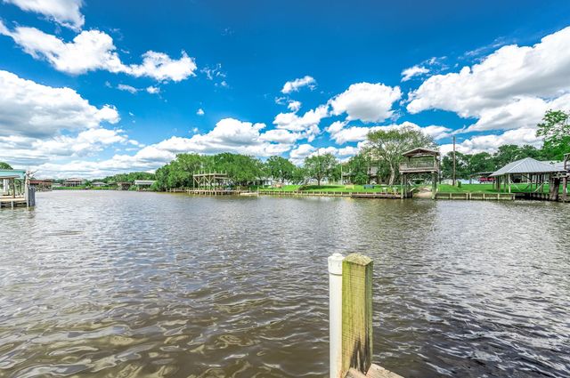 875 Private Road 652, Sargent, TX 77414