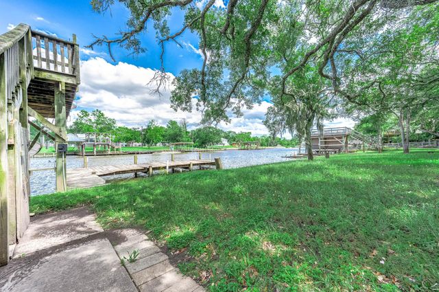 875 Private Road 652, Sargent, TX 77414