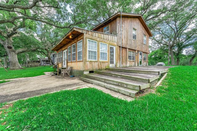 875 Private Road 652, Sargent, TX 77414