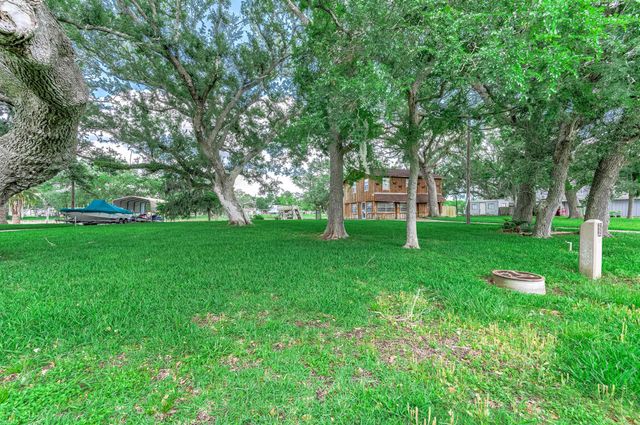 875 Private Road 652, Sargent, TX 77414