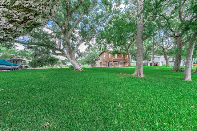 875 Private Road 652, Sargent, TX 77414