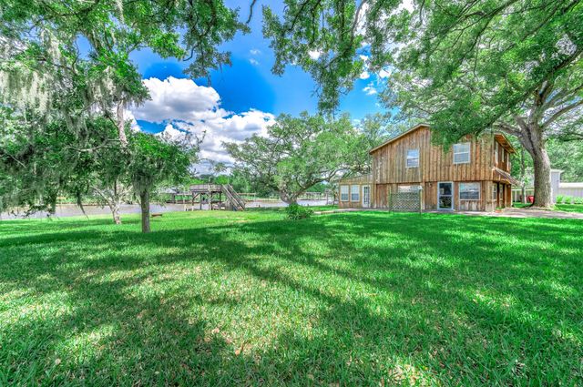 875 Private Road 652, Sargent, TX 77414
