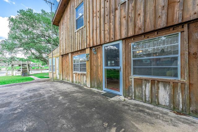 875 Private Road 652, Sargent, TX 77414