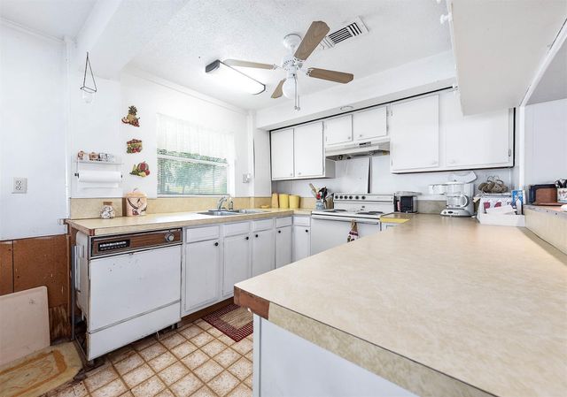 875 Private Road 652, Sargent, TX 77414