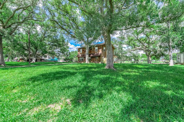 875 Private Road 652, Sargent, TX 77414