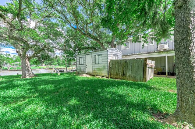 875 Private Road 652, Sargent, TX 77414