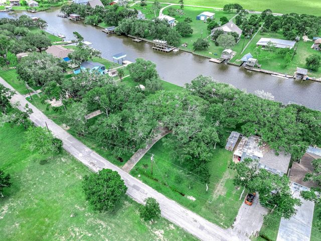 875 Private Road 652, Sargent, TX 77414