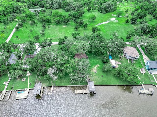 875 Private Road 652, Sargent, TX 77414