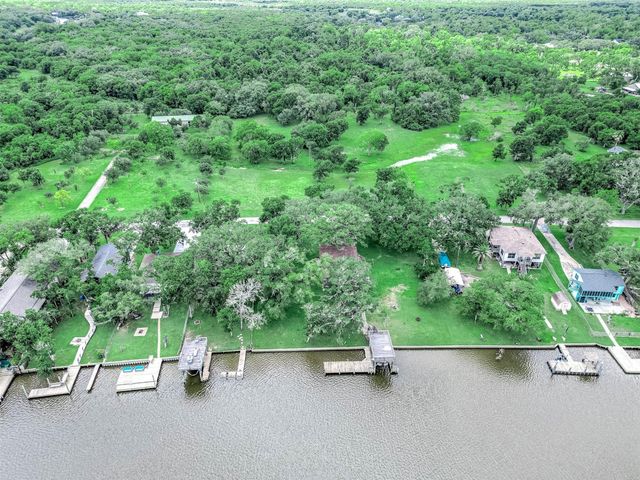 875 Private Road 652, Sargent, TX 77414