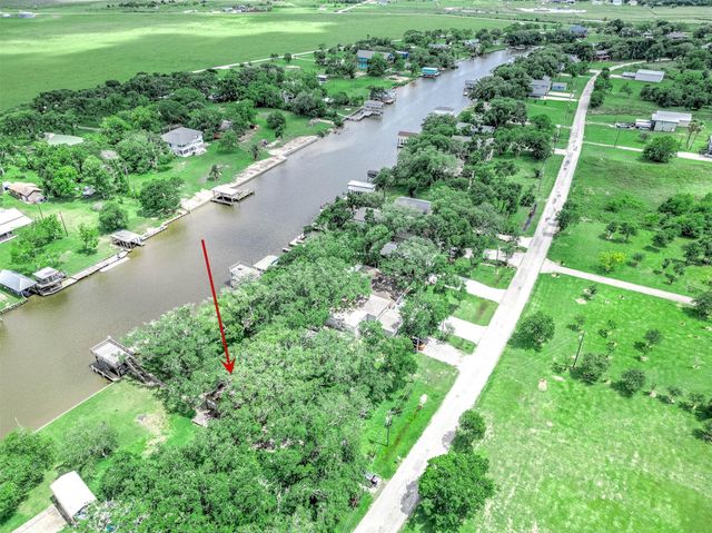 875 Private Road 652, Sargent, TX 77414