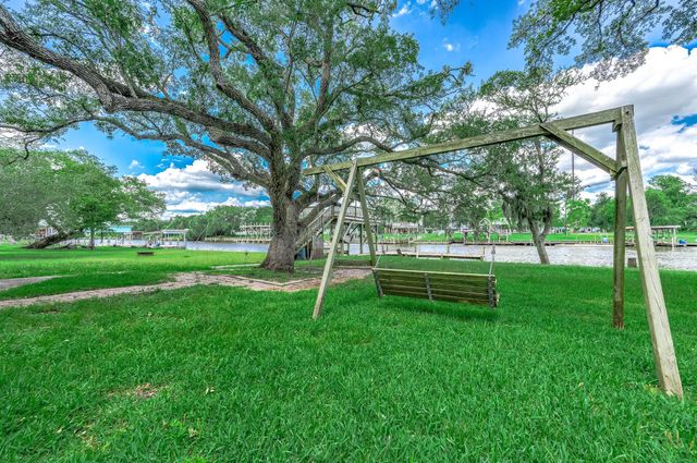 875 Private Road 652, Sargent, TX 77414