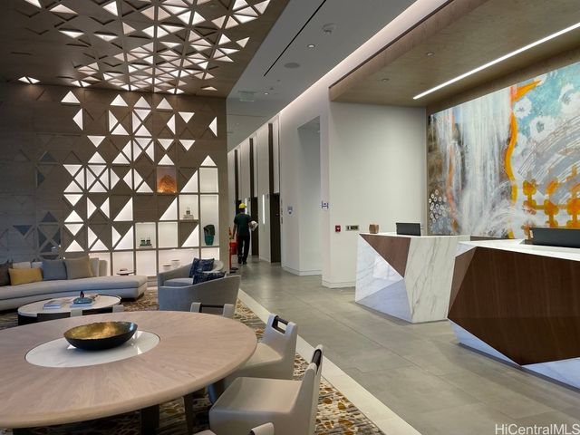 987 Queen Street 2405, Honolulu, HI 96814