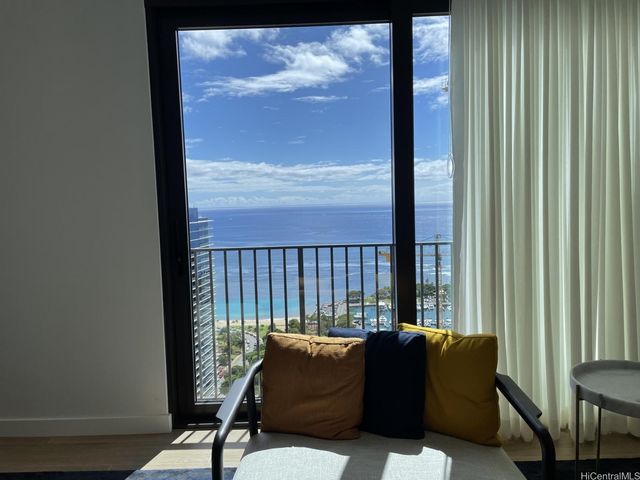 987 Queen Street 2405, Honolulu, HI 96814