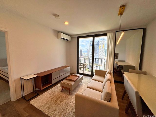 987 Queen Street 2405, Honolulu, HI 96814