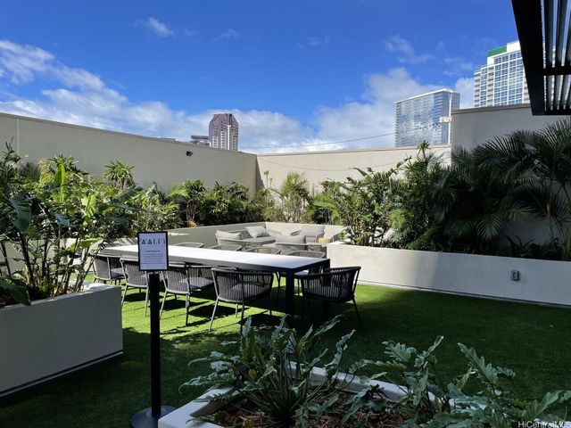987 Queen Street 2405, Honolulu, HI 96814