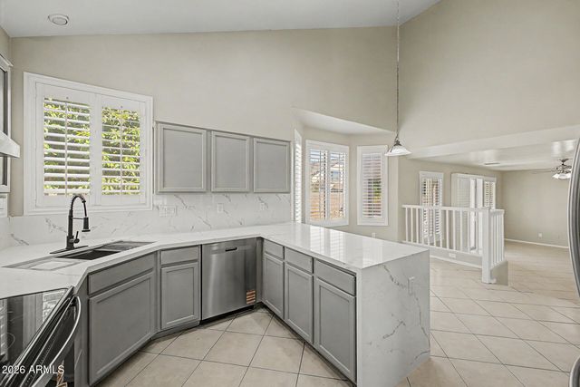 7607 W STATE Avenue, Glendale, AZ 85303