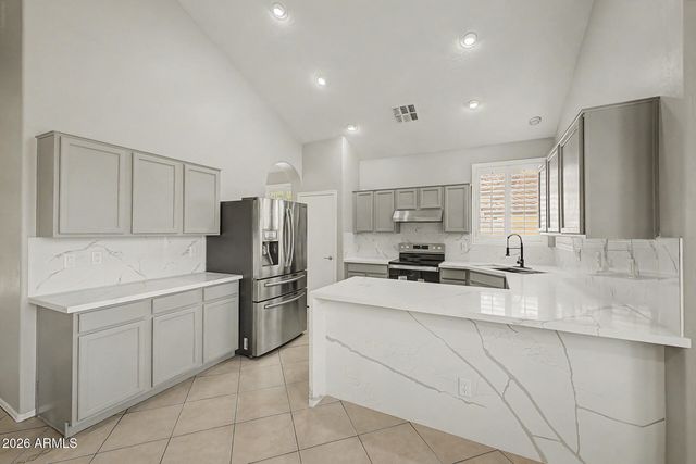 7607 W STATE Avenue, Glendale, AZ 85303