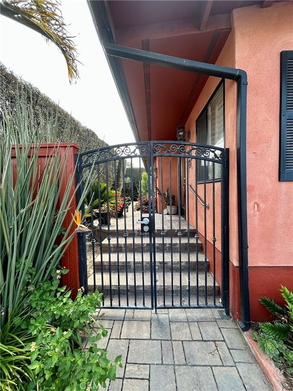 103 Yorktown, Newport Beach, CA 92660 — photo 5