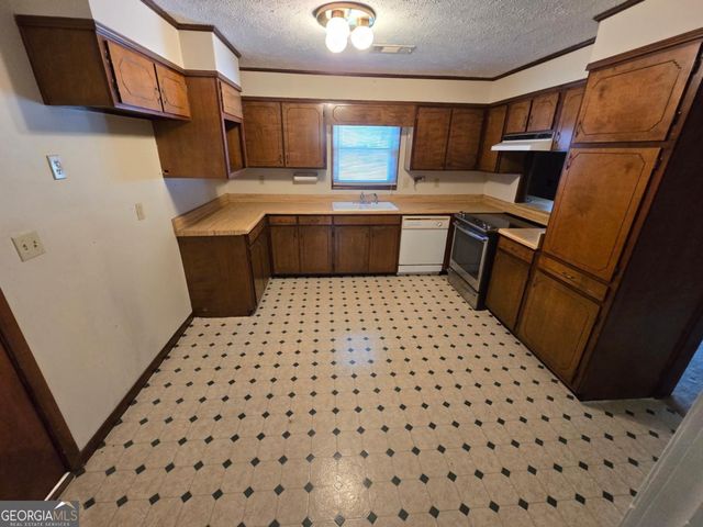 212 Marvin Church Road, Lyons, GA 30436