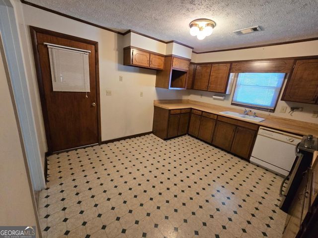 212 Marvin Church Road, Lyons, GA 30436